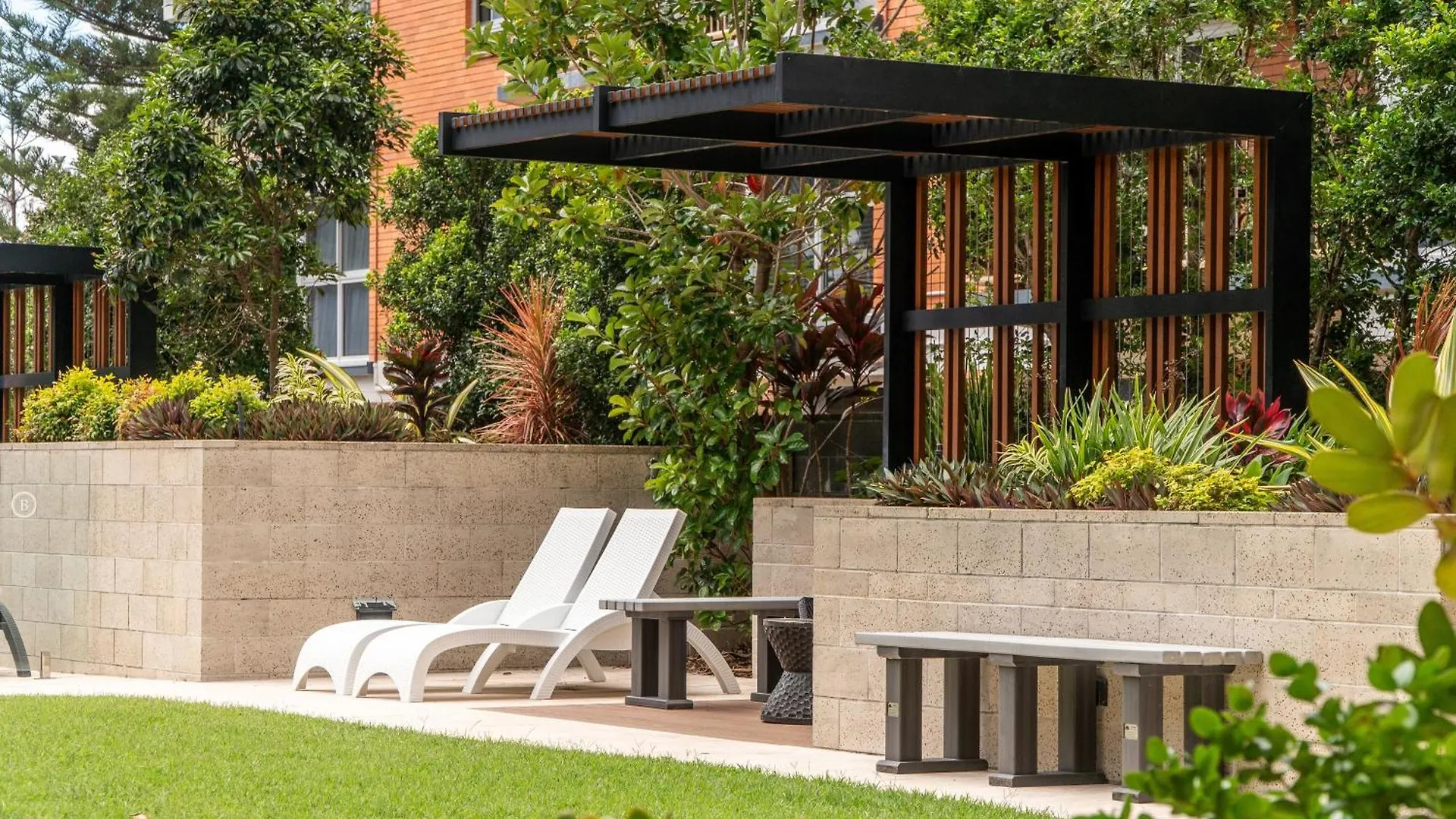 Beach Front Luxury With Two Carparks, Pool, Gym 골드코스트 0*,