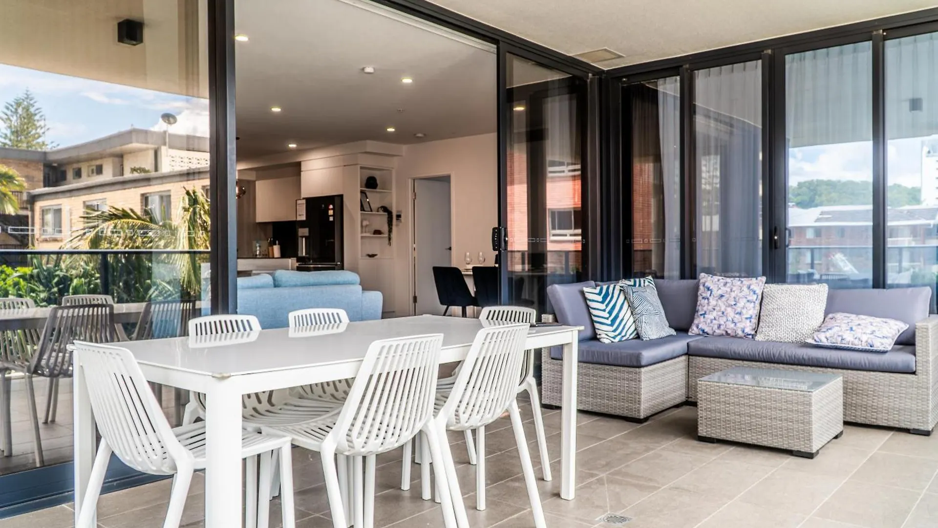 아파트 Beach Front Luxury With Two Carparks, Pool, Gym 골드코스트
