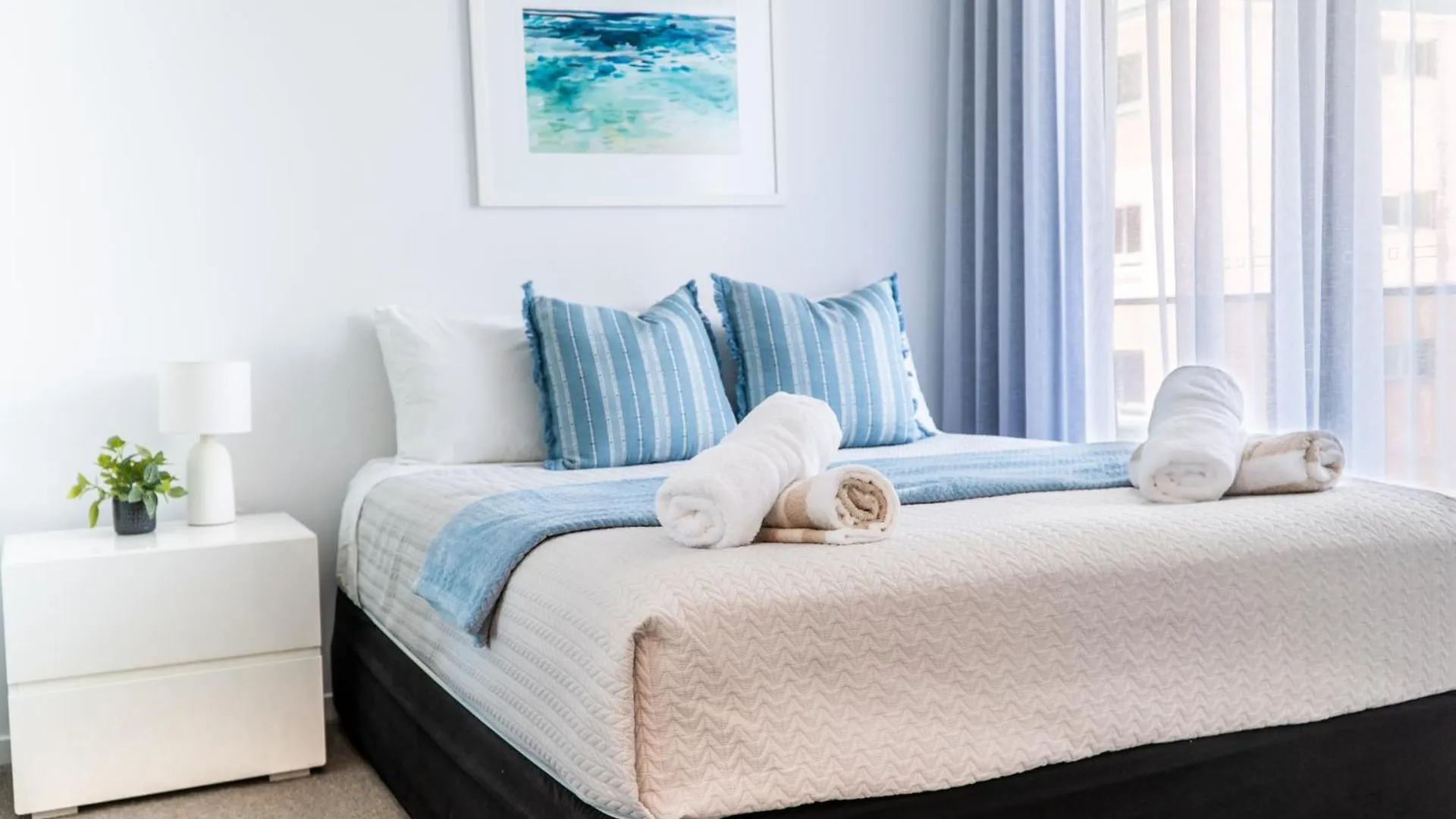 Beach Front Luxury With Two Carparks, Pool, Gym Gold Coast